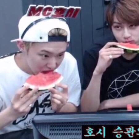 soonieating's tweet photo. Soonyoung eating a watermelon https://t.co/VOu9sDpppX
