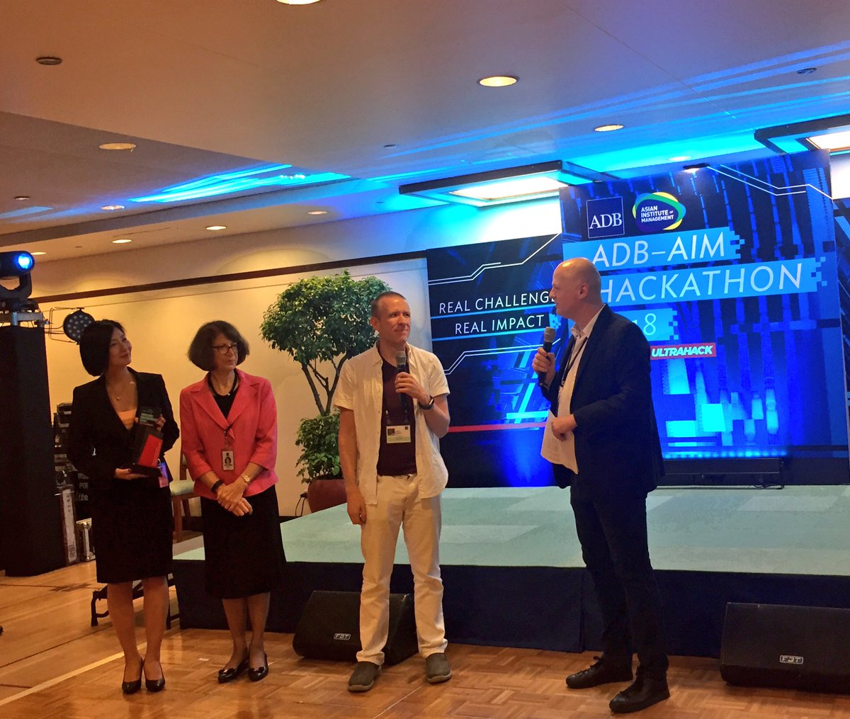 sil_asia_org's tweet image. James Agnew announces the winners for the ADB-AIM Hackathon! #adbhack #hack4fdev #ict4d @ADB_HQ @ADBHealth @ADBHealth