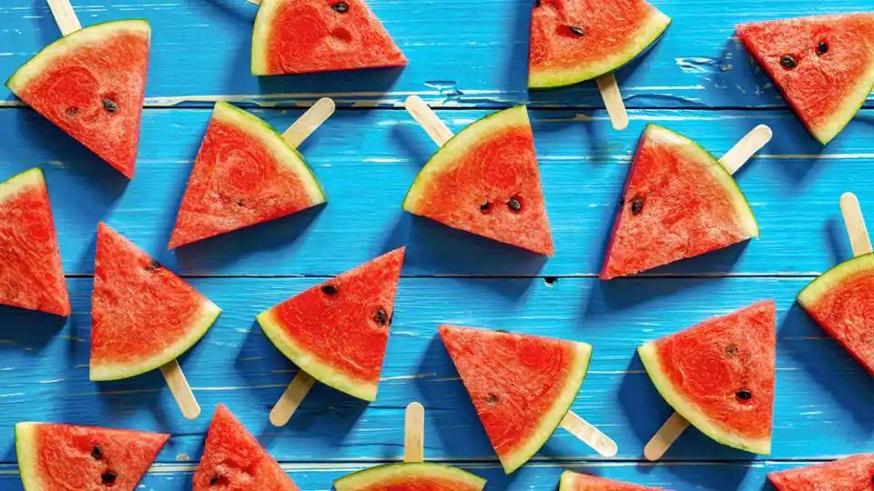 CityXoxo's tweet photo. Menstrual pain can make women dread that time of the month. But by including certain foods in your diet, you can reduce menstrual cramps considerably.
-Watermelon
-Yoghurt
-Chamomile tea
-Salmon

Follow us on- https://t.co/bDnXRmNU8o
.
#jaipur #healthy #monday https://t.co/NbtLccWl91