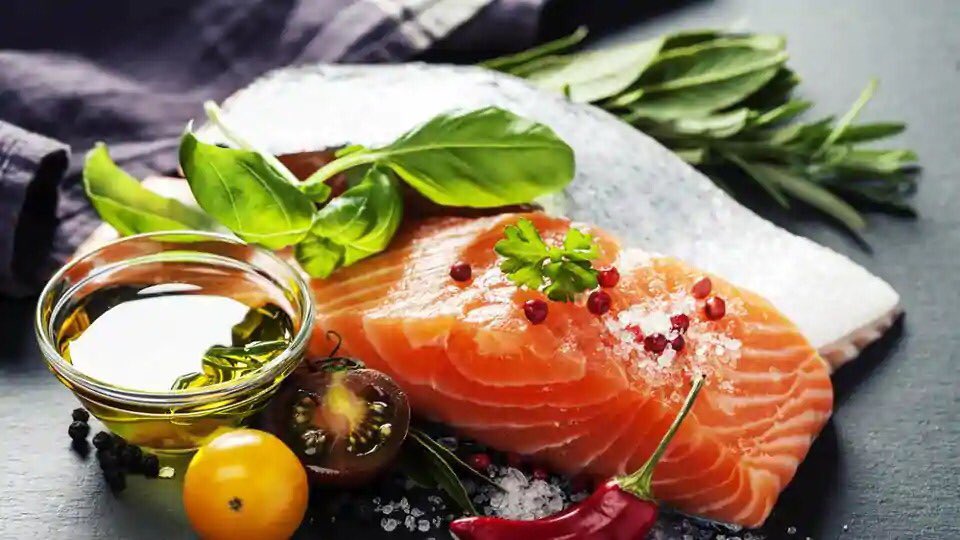 CityXoxo's tweet photo. Menstrual pain can make women dread that time of the month. But by including certain foods in your diet, you can reduce menstrual cramps considerably.
-Watermelon
-Yoghurt
-Chamomile tea
-Salmon

Follow us on- https://t.co/bDnXRmNU8o
.
#jaipur #healthy #monday https://t.co/NbtLccWl91