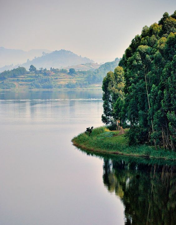This is the beautiful #LakeBunyonyi, #Uganda

 📷: Rod Waddington