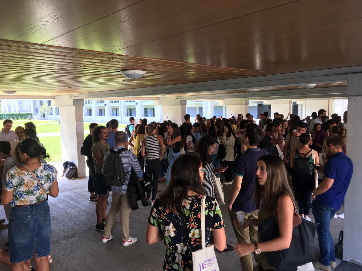 IAEPauBayonne's tweet photo. Un pot de rentrée à #Pau et à #Bayonne, offert par l’école, pour commencer l’année par un moment convivial ! #CçaIAEPB #EspritIAE https://t.co/l5zRY8QMkT
