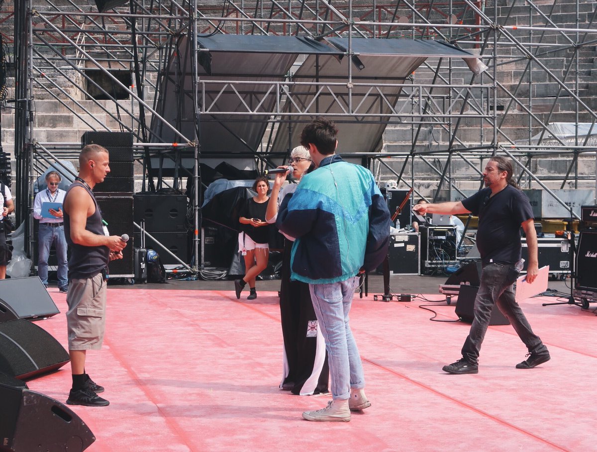 michele_bravi's tweet photo. Questa sera in scena all’Arena di Verona una nuova tragedia.
Io, Elodie e Guè Pequeno insieme per cantare #NeroBali. https://t.co/QdEsTipB3v