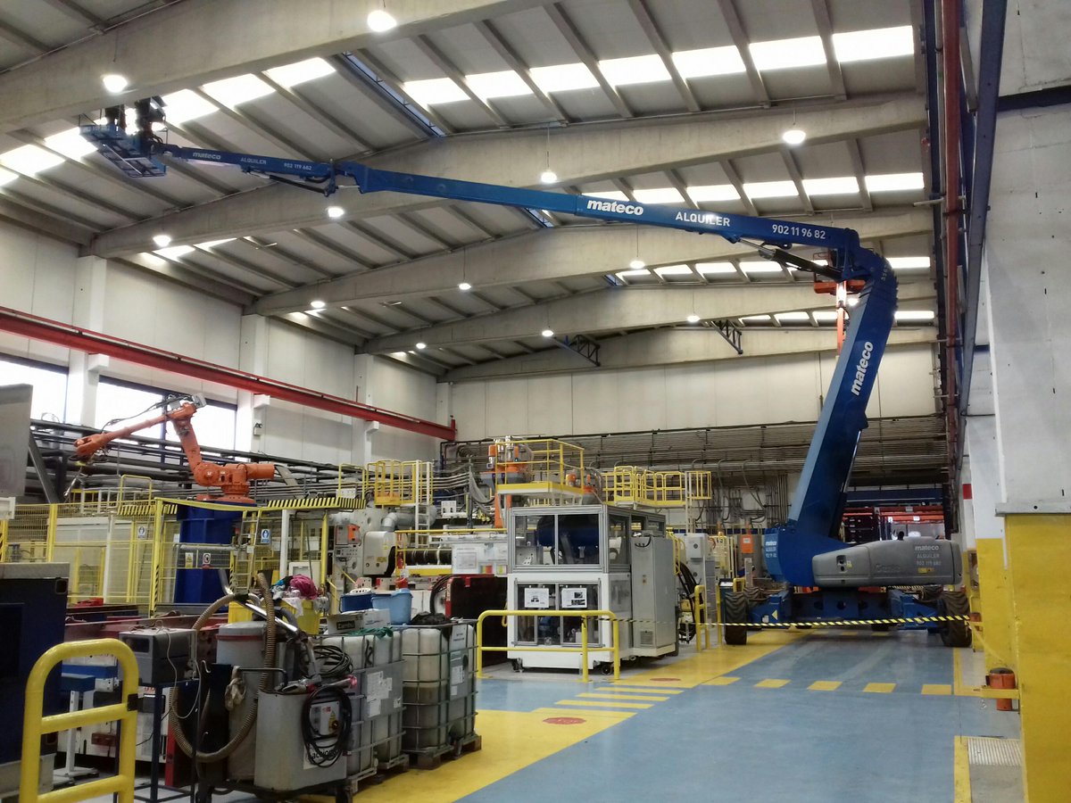 #Plataforma #Articulada de 43 metros #Genie en el montaje de una instalación contraincendios