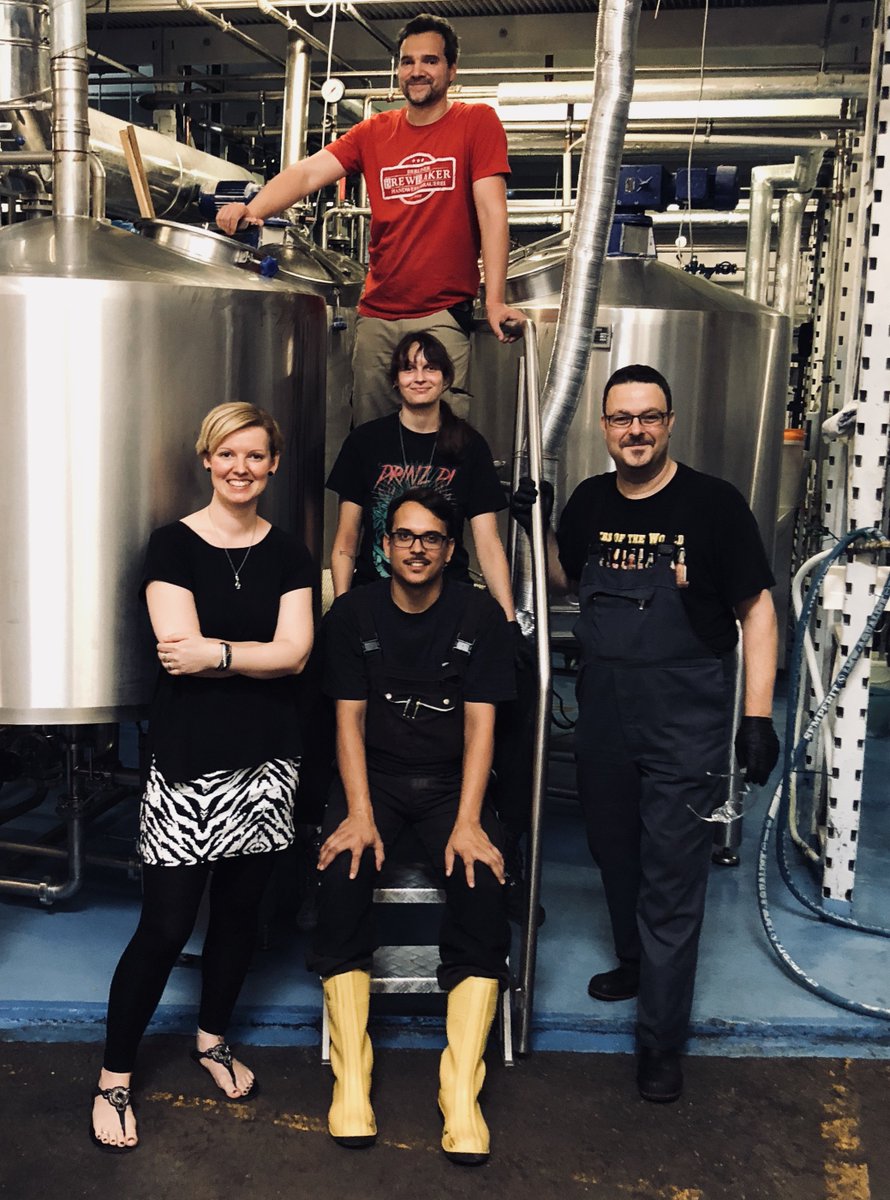 Unsere Azubine Thea (in der Mitte) hat vergangene Woche ihre Abschlussprüfung zur Brauerin/Mälzerin als Jahrgangsbeste abgeschlossen - wir gratulieren von Herzen &amp; wünschen ihr in ihrem neuen Job viel Erfolg! 🍀
.
#brewbaker #ausbildung #brauer #mälzer #handwerk #berlin