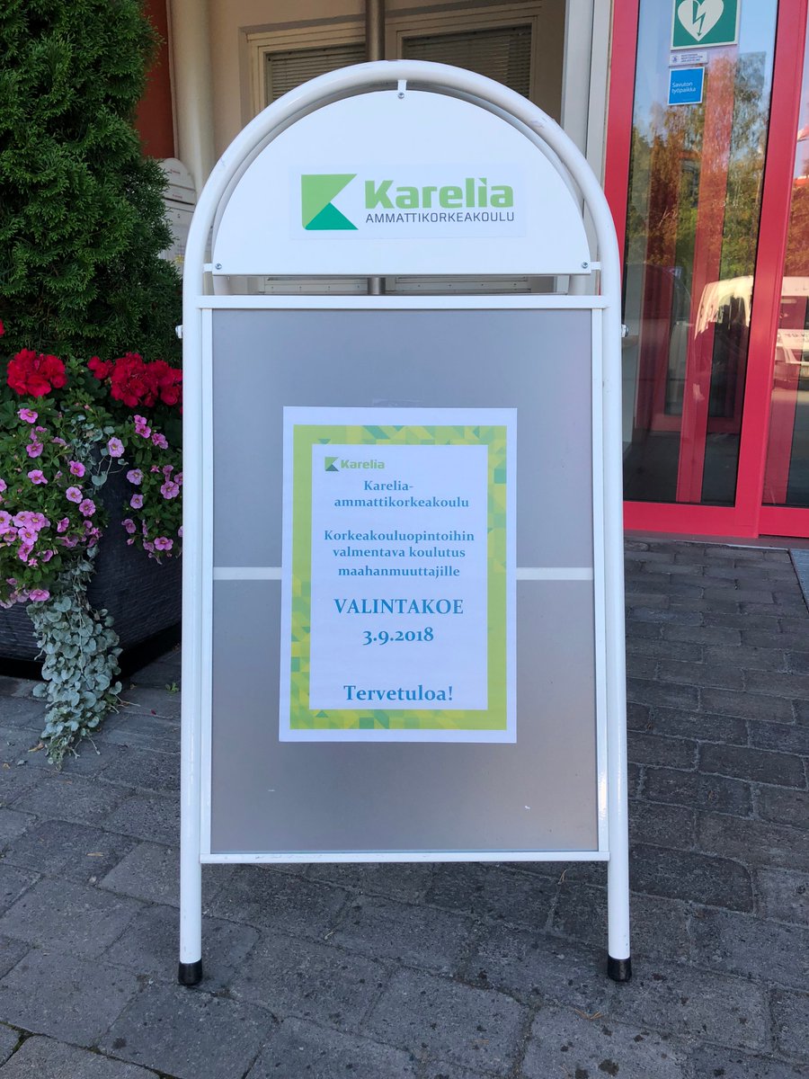 SimheKarelia's tweet photo. Maahanmuuttajien korkeakouluopintoihin valmentavan koulutuksen valintakoepäivä. Kevään koulutuksen suorittaneiden urapolku ollut seuraava:
4 opiskelijaa @Karelia_amk
2 opiskelijaa @UniEastFinland
6 opiskelijaa @riverialainen
3 opiskelijaa #työelämä´ssä
#simhe #valmentavakoulutus https://t.co/ziIaVOFIpu