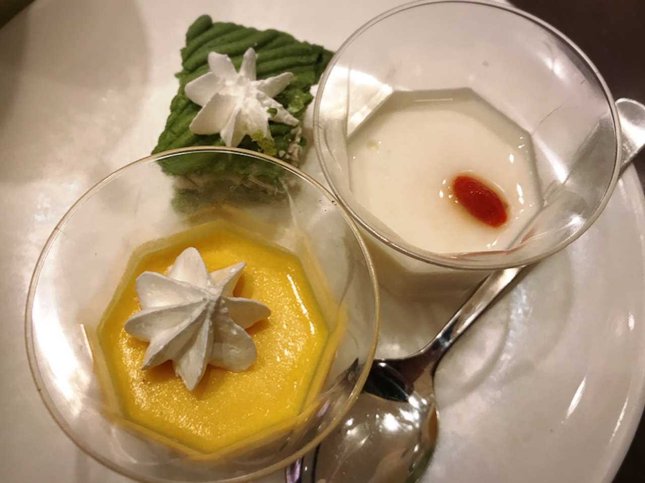 تويتر Photo阪急 阪急電鉄 على تويتر ヨドバシ梅田店8fの中華バイキング 香港蒸龍 で美味しい小籠包を T Co Ivpquk1jne 割ったらじわーーっと肉汁 他にも餃子に春巻 上海焼きそば デザート等 どれも美味しい 梅田 ヨドバシ梅田 中華料理