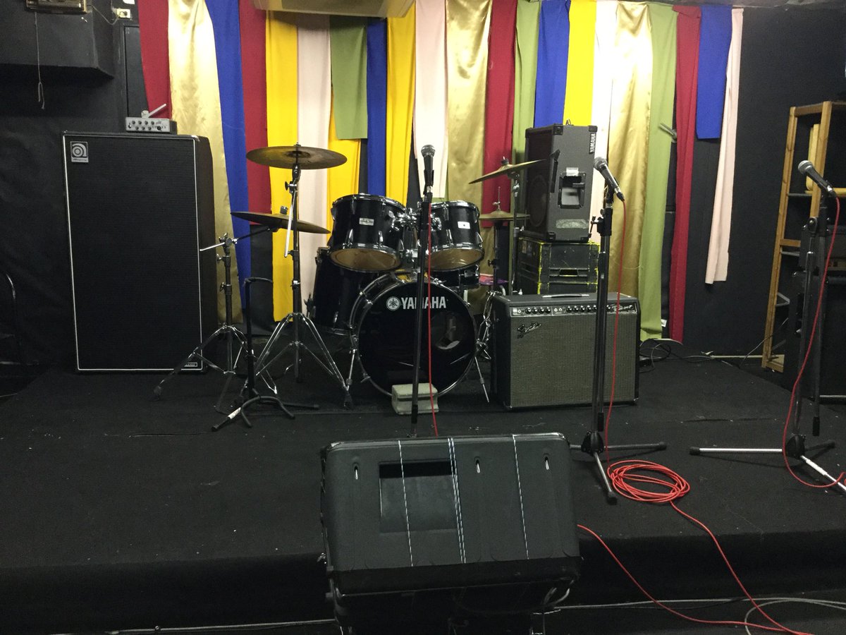 一昔前、ディスコだ!ライブだ!と通っていたVOXホール。20うん年経ってドラムを叩きに来るなんて思いもしなかった。 #十八番(オハコ…元BIGBANG) スタジオ巡り面白いわ。 #スタジオライブ甲子園 年齢制限無いよ。 #お願いフルーツ #ジオサーチ