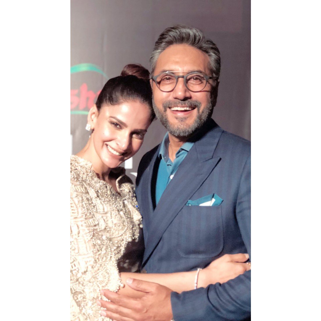 SQaddicts's tweet photo. It's a #Jaanam and #LahoreSeAagey reunion with #SabaQamar, #Yasirhussain and #AdnanSiddiqui at the #HumStyleAwards! 😍

Pics courtesy: @rraannaayy  #HSA #HSA18 #HumStyleAwards2018
https://t.co/Feiz8kzSX5 https://t.co/D6jTbpFLCg