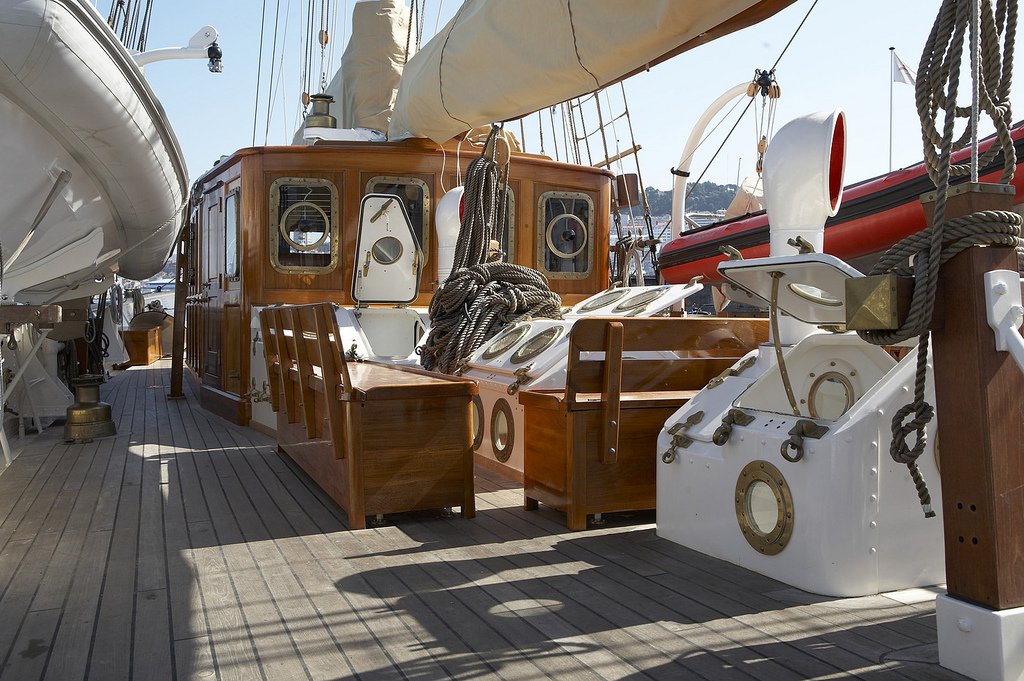 Check out our #Refit &amp; #Maintenance services for Sailing Yachts &amp; Motor Yachts up to 75m:
atollvic.com/refit-maintena…