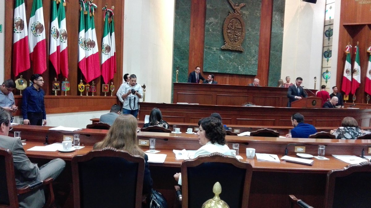 Franciscaheay's tweet photo. Sesión extraordinaria. https://t.co/ysBbW1d3Vb