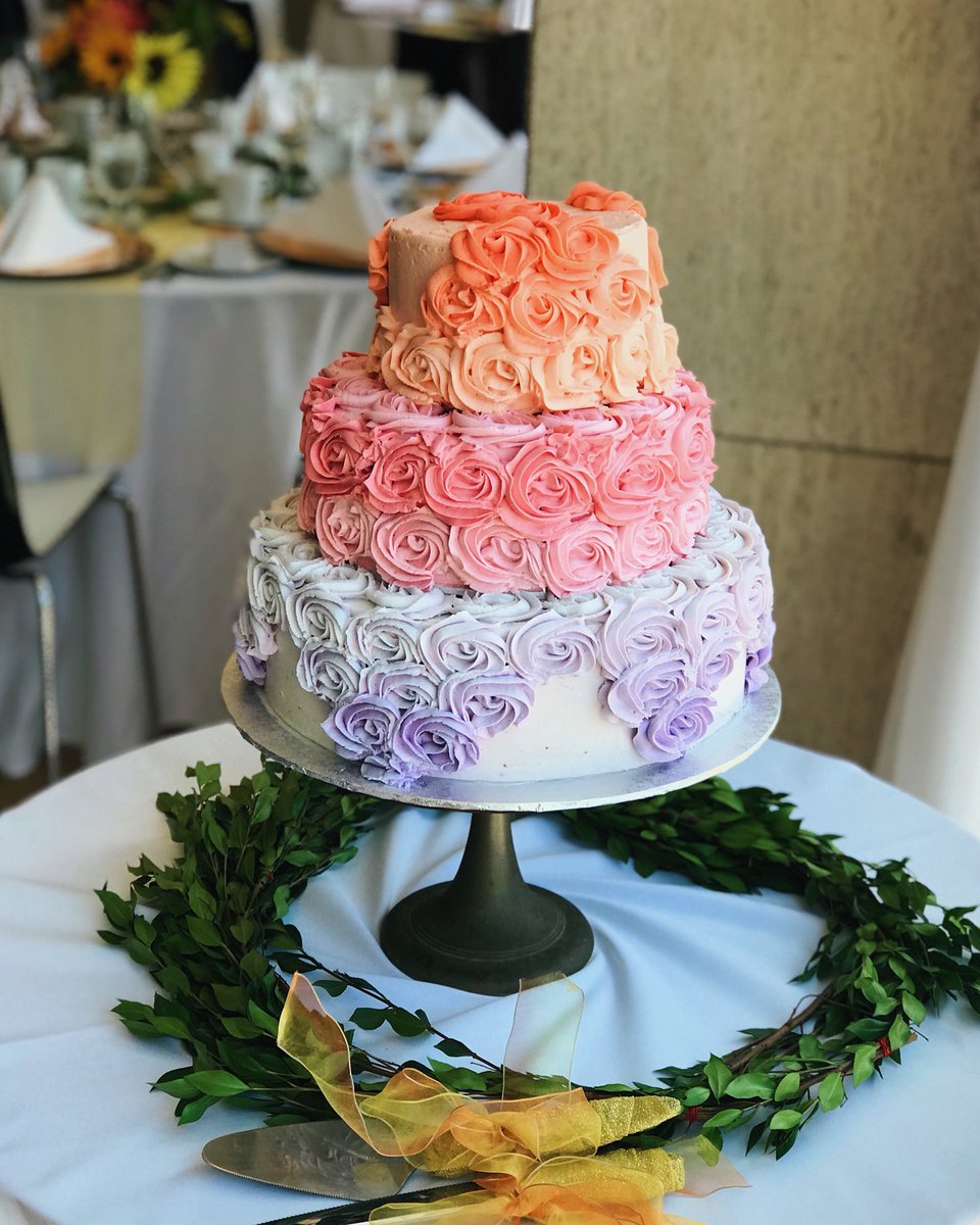 bottomlessbaker's tweet photo. BB’s first wedding cake. Floral frosting, of course. 
#jarrytype https://t.co/NTWiTyO97f