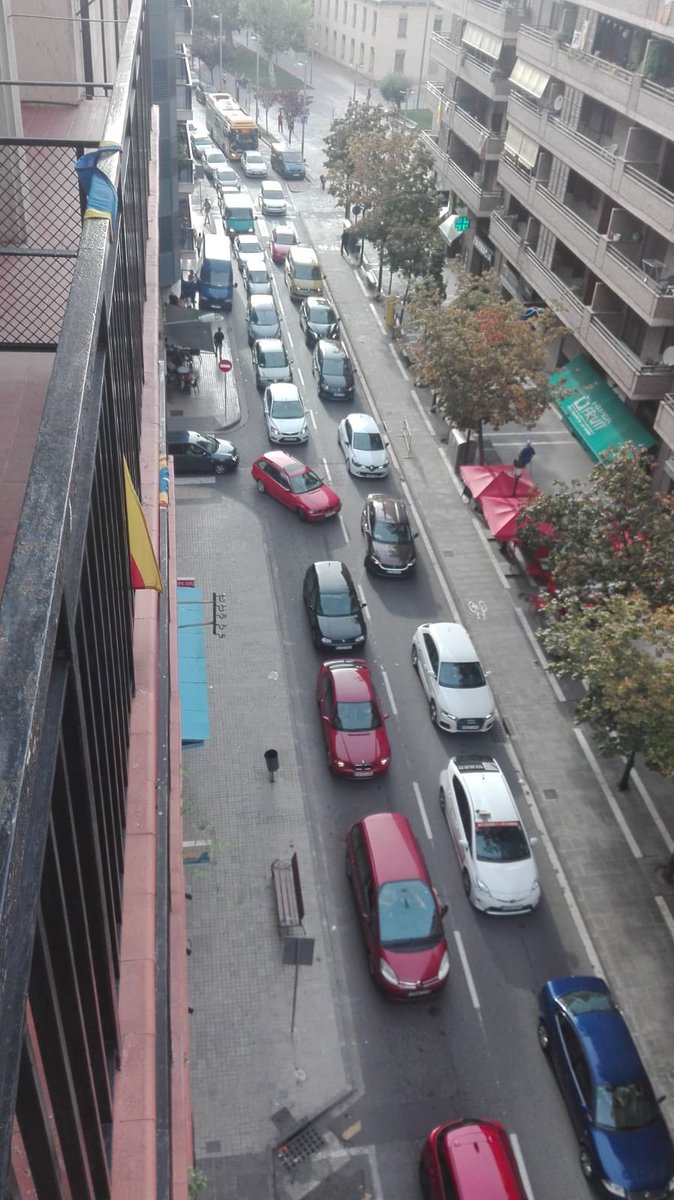 DespertemLleida's tweet photo. Aquest és el resultat quan @paerialleida no escolta als veïns. 

El carrer Lluís Companys totalment col•lapsat. https://t.co/aPa5dEPHt8