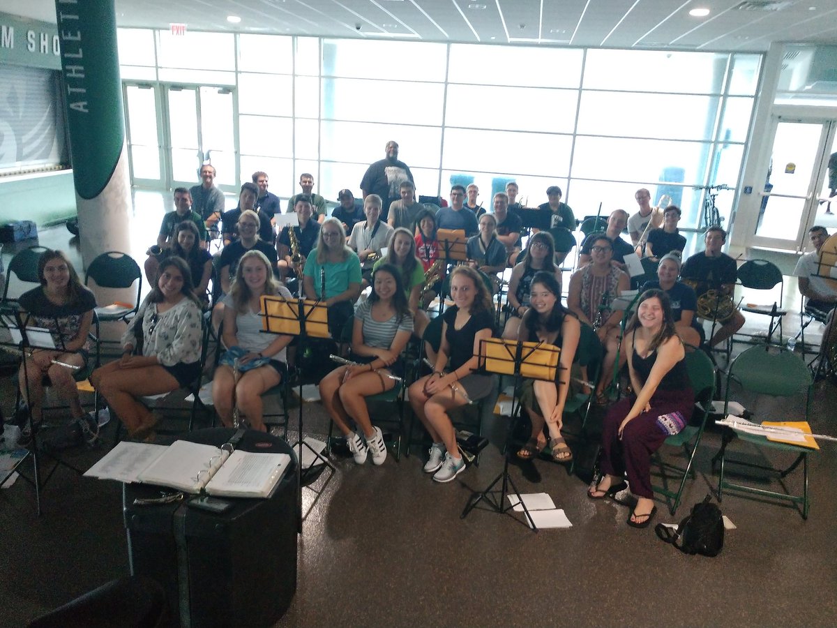 bupepband's tweet photo. π»π― If you look really closely you might be able to see @MoMusic1 smiling πβ#bupepband #screamingreen https://t.co/txi9sKcttS