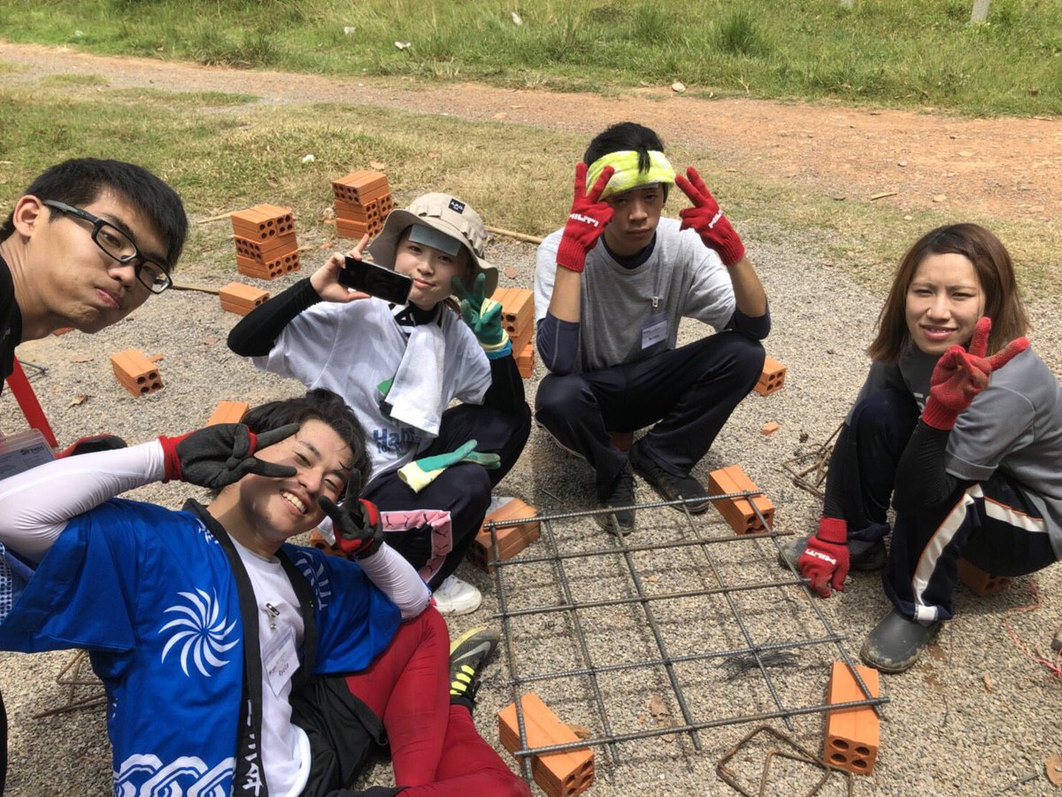 Rits2018G's tweet photo. 🇰🇭ApolloGV3日目🇰🇭

きょうはワーク1日目でした！

湿気と気温と戦いながら順調に作業を進めましたが、スコールに降られました😥

でも、現地の方々やチーム内でもコミュニケーションをとりながら良いスタートになったと思います🙆‍♂️

明日からのワークもがんばります！

#ApolloGV https://t.co/PnzcnDBSJS