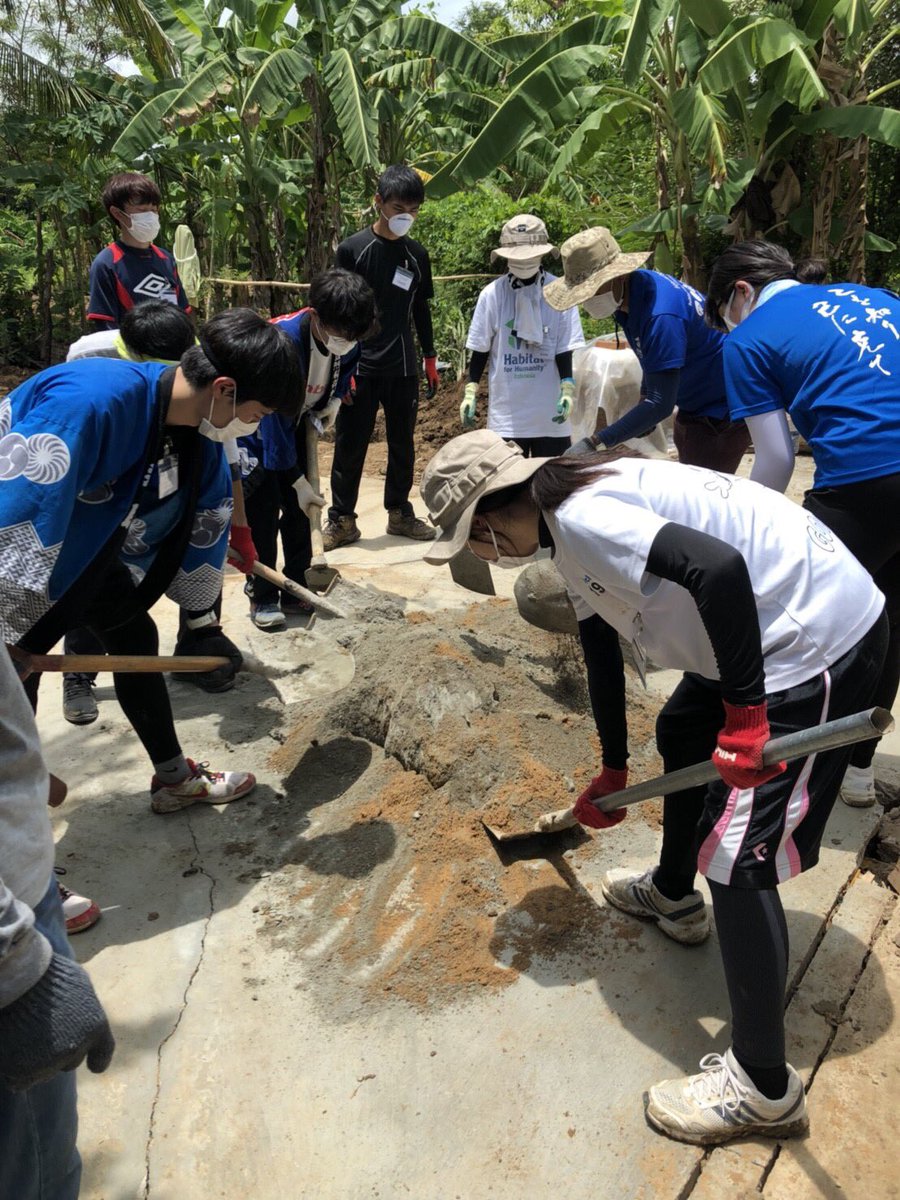 Rits2018G's tweet photo. 🇰🇭ApolloGV3日目🇰🇭

きょうはワーク1日目でした！

湿気と気温と戦いながら順調に作業を進めましたが、スコールに降られました😥

でも、現地の方々やチーム内でもコミュニケーションをとりながら良いスタートになったと思います🙆‍♂️

明日からのワークもがんばります！

#ApolloGV https://t.co/PnzcnDBSJS