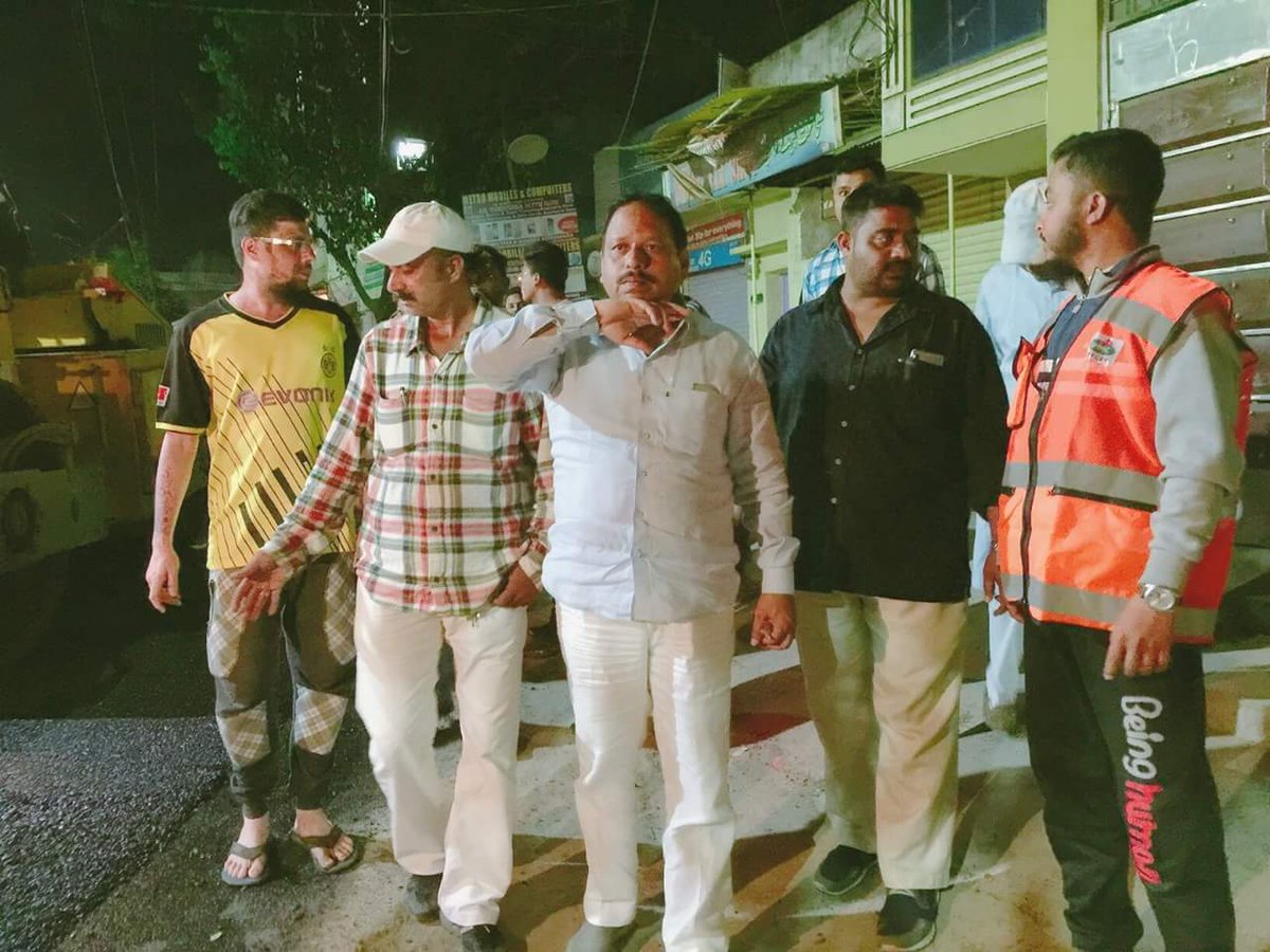 Shujath_NAC10's tweet photo. Last night DBM is layed under PPM work from Vatteypally to Engine Bowli main road in Falaknuma div-10.

Today @CEMaint_GHMC , @SESouthGHMC @EE_Falaknuma @DEE_Falaknuma inspected the site.

@Aee_Falaknuma46 @ZC_Charminar @mohdmoazamkhan https://t.co/4KIrwOpTF0