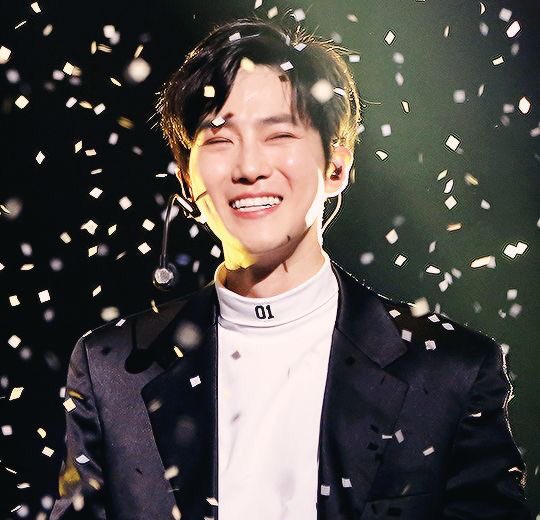 JongdaeLil's tweet photo. exo in confetti is my favorite concept.. itโs what they deserve๐คง๐
#EXO #EXO_IncheonSkyFest #exol_sobatime #EXOL_abyrinth https://t.co/xoLdpAXHNc