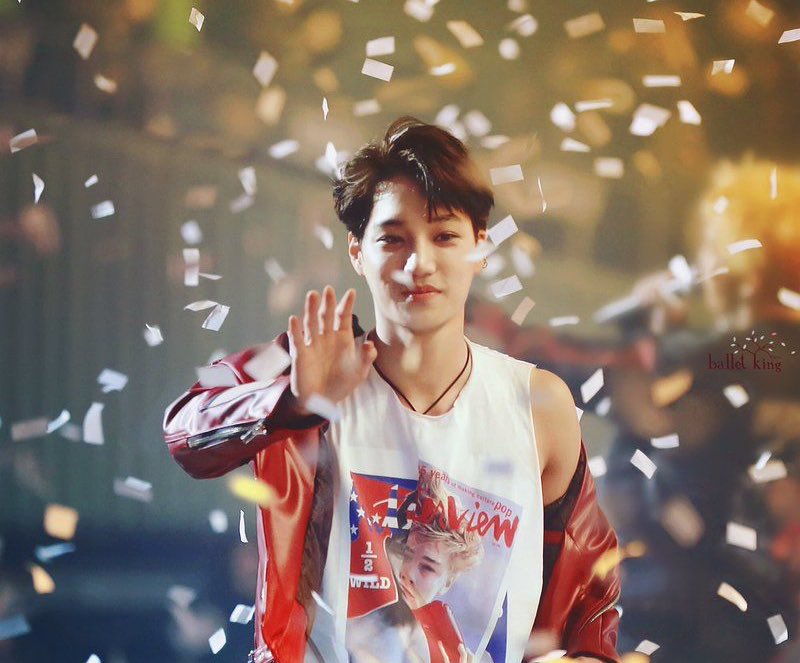 JongdaeLil's tweet photo. exo in confetti is my favorite concept.. itโs what they deserve๐คง๐
#EXO #EXO_IncheonSkyFest #exol_sobatime #EXOL_abyrinth https://t.co/xoLdpAXHNc
