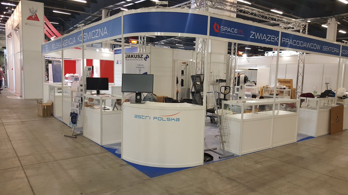 astripolska's tweet photo. #MSPO2018: Czekamy na was na stoisku @PLSpaceAgency i @SPACE__PL. Hala B, Stoisko B-6. Opowiemy o naszych projektach realizowanych dla sektora kosmicznego, w tym o 10 produktach, które dostarczymy @esa w 2018 r. | #MSPO #SpacePL #PolandCanIntoSpace #Technologie #Innowacje #Kosmos https://t.co/rNbXaI1dyU