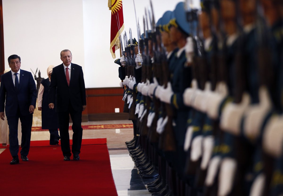 RTErdogan's tweet photo. Ortak geçmişimizden güç alan ilişkilerimizin daha da gelişmesine vesile olacağına inandığım Kırgızistan ziyaretimizde, değerli mevkidaşım Sayın Ceenbekov’la gündemimizdeki tüm konuları değerlendirdik. Yüksek Düzeyli Stratejik İşbirliği Konseyi'nin 4. toplantısını gerçekleştirdik. https://t.co/67mdQJP5ln