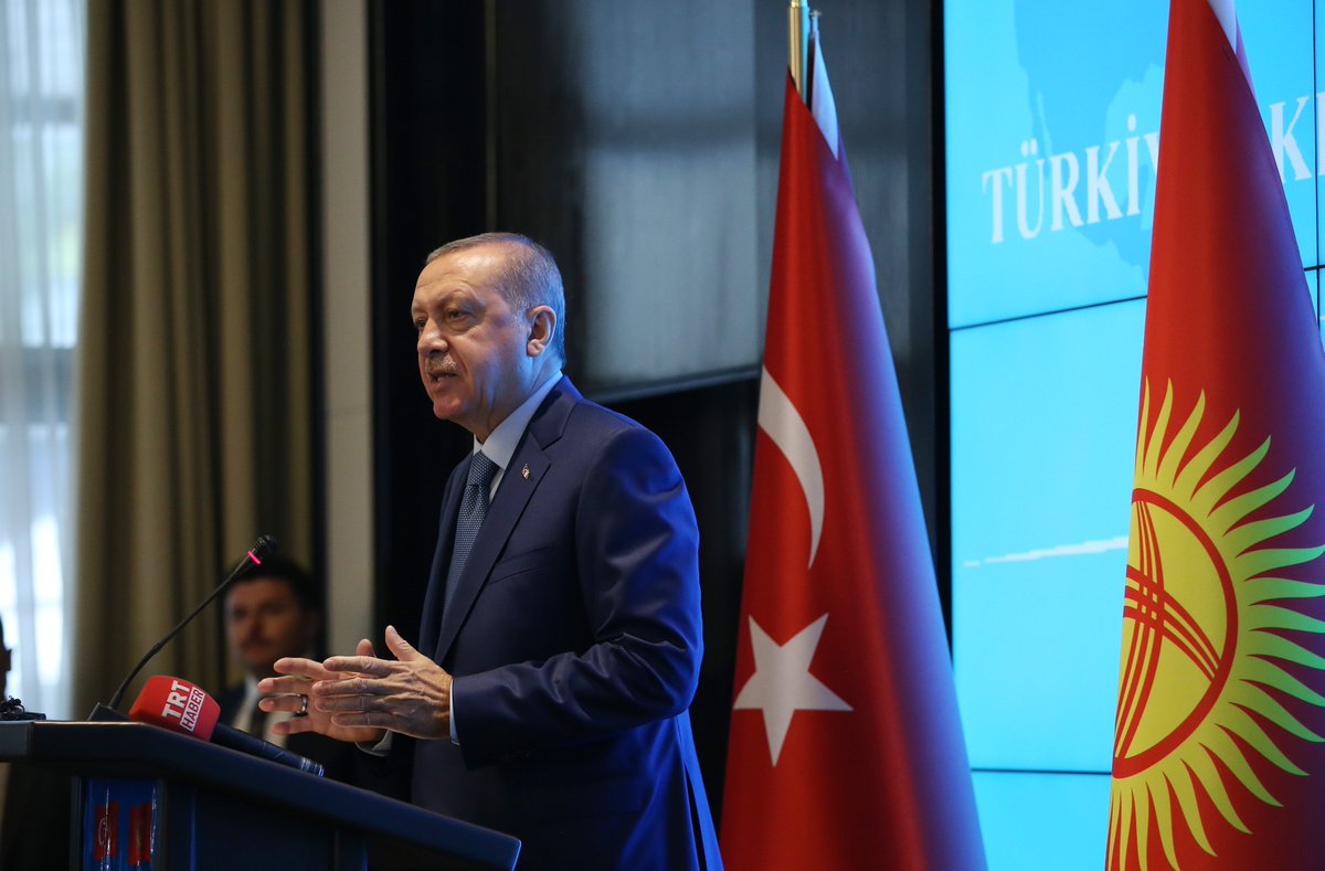 RTErdogan's tweet photo. FETÖ ile mücadelede atılabilecek müşterek adımları değerlendirdik. Siyasi, ticari, kültürel ilişkilerimizi geliştirme konusunda ortak kararlılığa sahip olduğumuzu gördük. 

İş Forumu'nda, yatırımları teşvik edecek her türlü kolaylığı sağlamaya hazır olduğumuzu ifade ettik. https://t.co/6uO1PHtQdn
