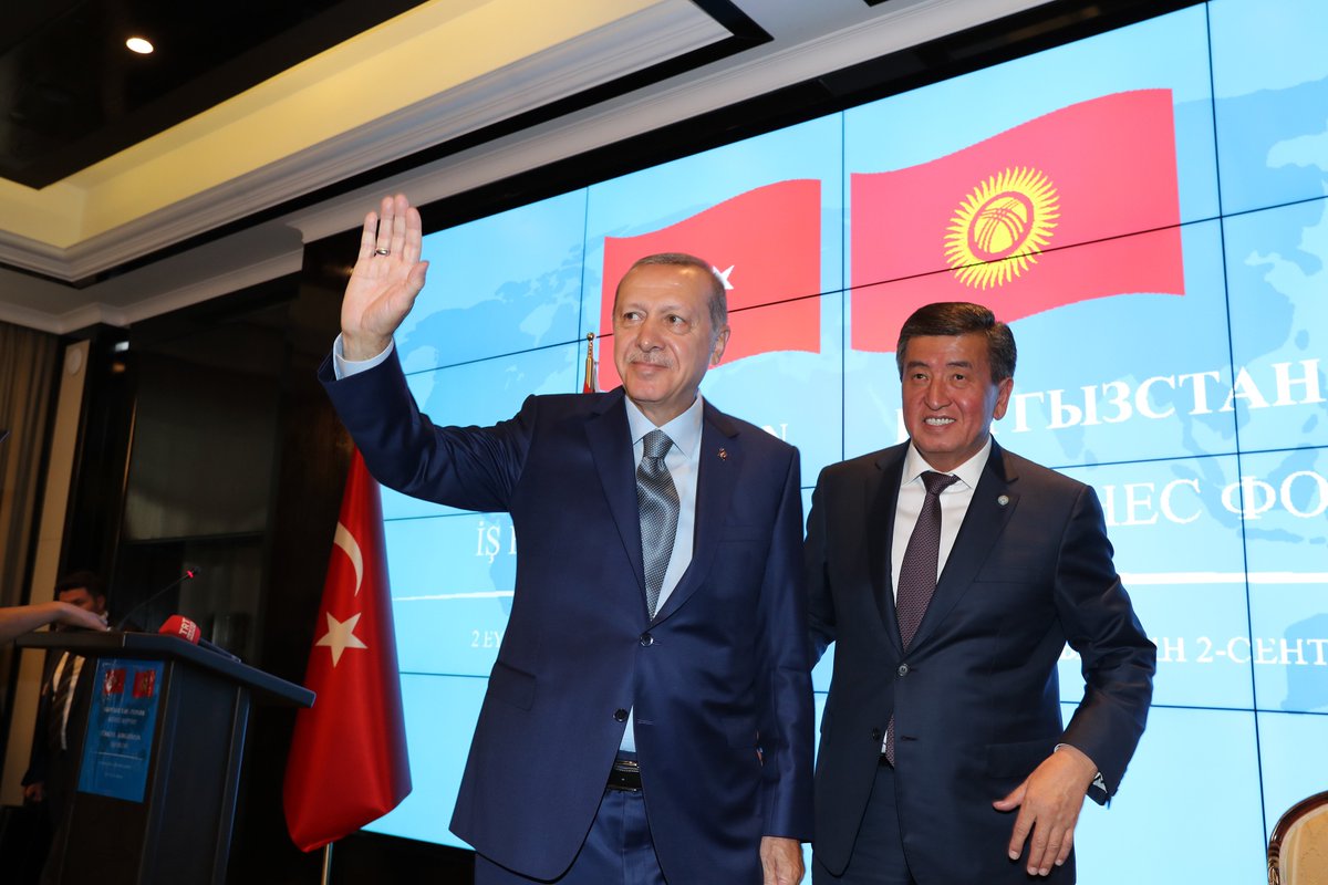 RTErdogan's tweet photo. FETÖ ile mücadelede atılabilecek müşterek adımları değerlendirdik. Siyasi, ticari, kültürel ilişkilerimizi geliştirme konusunda ortak kararlılığa sahip olduğumuzu gördük. 

İş Forumu'nda, yatırımları teşvik edecek her türlü kolaylığı sağlamaya hazır olduğumuzu ifade ettik. https://t.co/6uO1PHtQdn