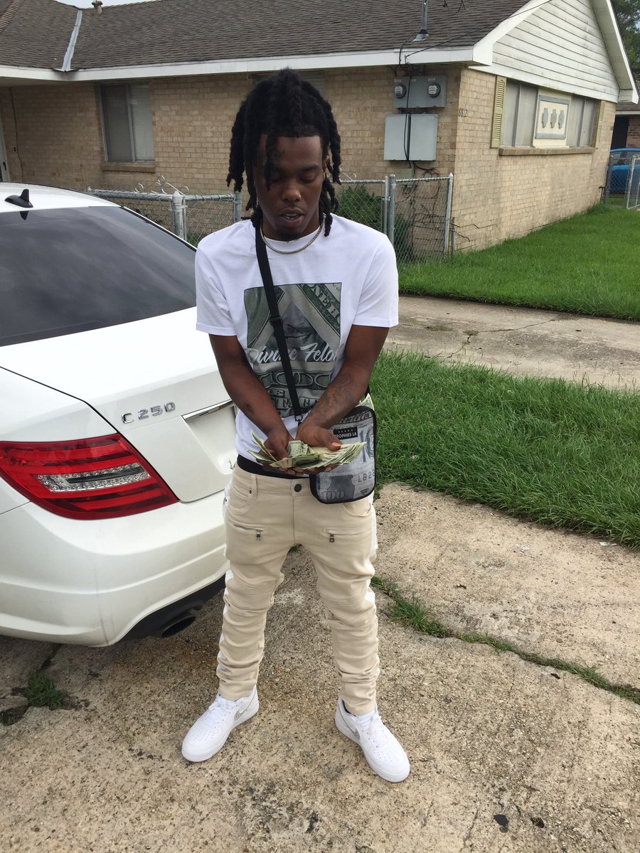 bbillions__'s tweet photo. Lil one ain’t got no fear lil one almost got killed but lil one still out there #Grindgang💸🏃🏿♂️🎒💪🏾 #RestTaj❤️ https://t.co/XBhTt4mnnN