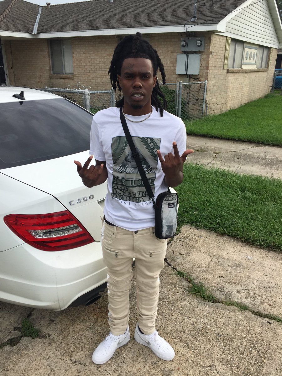 bbillions__'s tweet photo. Lil one ain’t got no fear lil one almost got killed but lil one still out there #Grindgang💸🏃🏿♂️🎒💪🏾 #RestTaj❤️ https://t.co/XBhTt4mnnN