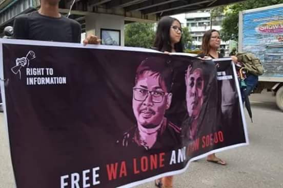 . လူပုဂၢိဳလ္နဲ႔ 
အဖြဲ႔အစည္းကိုမေက်မနပ္
ျဖစ္႐ံုနဲ႔ အဲ့လူေတြအုပ္ခ်ဳပ္တဲ့ 
တိုင္းျပည္နဲ႔ ႏိုင္ငံအေပၚမုန္းတီးၿပီး
တိုင္းတစ္ပါးကို 
သတင္းေပးရင္ေတာ့
တစ္မ်ိဳးသားလံုးေပၚ 
သစၥာေဖာက္တာပဲ 

ကိုယ့္တိုင္းျပည္ကာကြယ္တဲ့
ေနရာမွာ ဥပေဒခ်ိဳးေဖာက္တယ္
ဆိုတာမရွိဘူး 😡😡😡😡
.
Cd