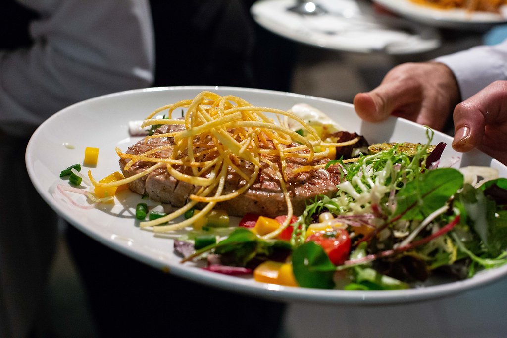 Do white tablecloths and live pianists make you happy? You know where we are!