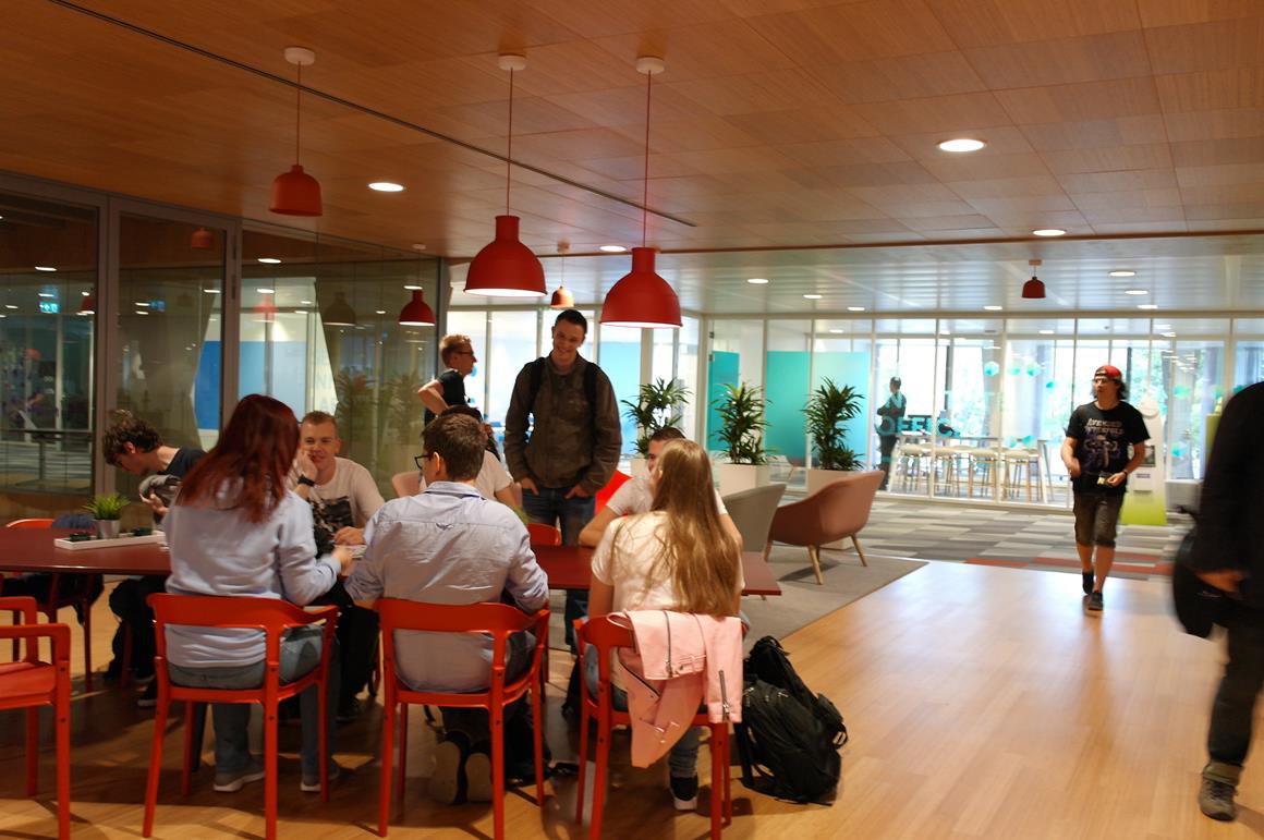 (Studenten ICT verhuizen van collegezaal naar campus Geleen) Limburg Nieuws - limburg-nieuws.nl/studenten-ict-…