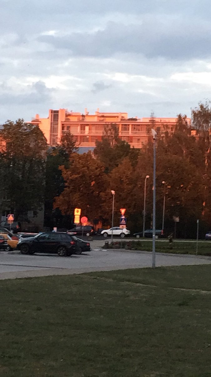 smartbsolutions's tweet photo. @mairitagurova Tavs pēdējais blogpost - lielisks - paldies, ka padalījies - ļoti iesvesmo - saulriets jums abiem no #Riga #Tomsona https://t.co/JS2uwRb0e4