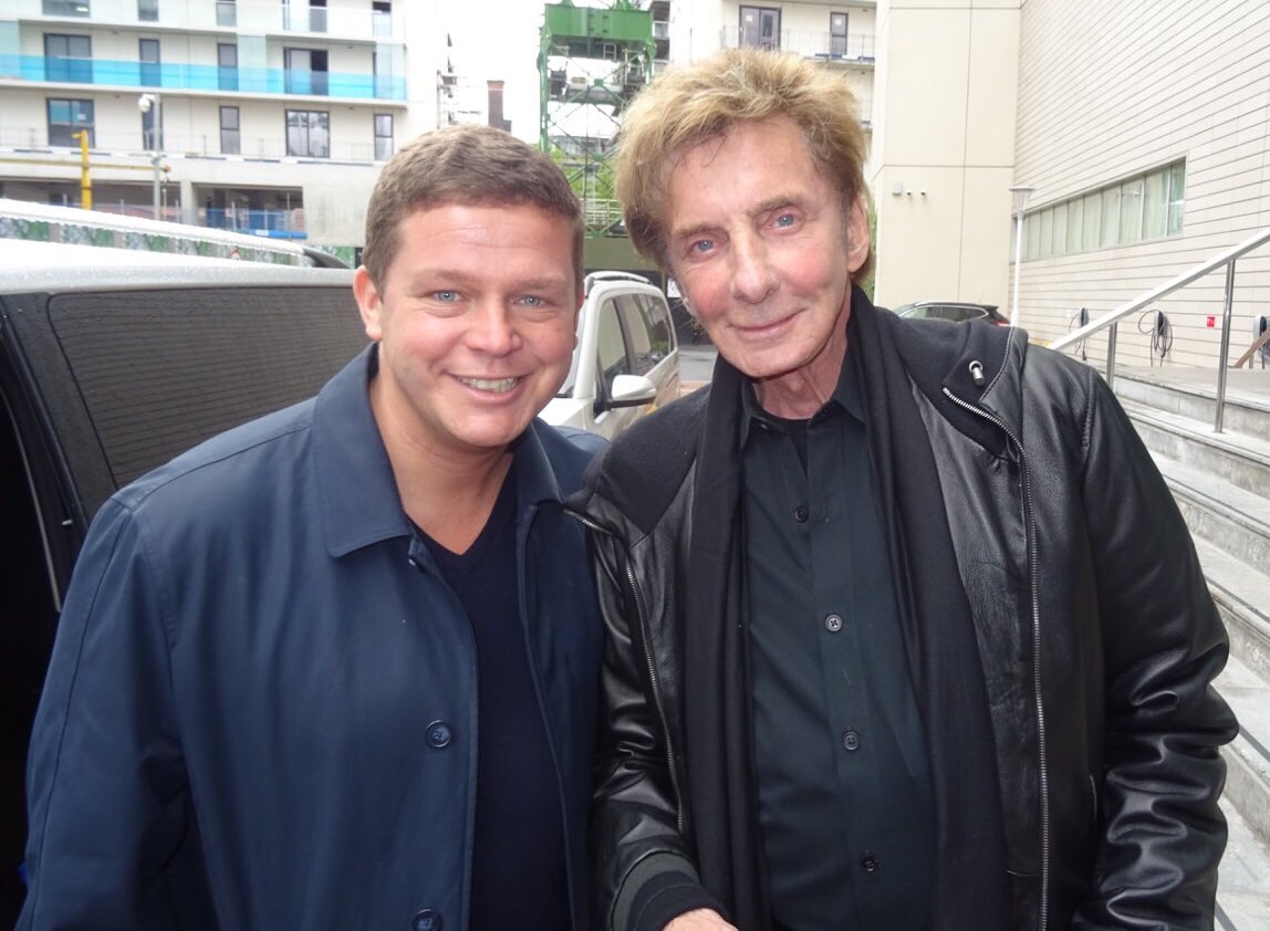 Happy #ManilowMonday he brought the house down in #Manchester last night catch him 🎤 in Birmingham and #London this week before the #Christmas shows and #Vegas residency #barrymanilow #barrymanilowconcert #barrymanilowvegas #ManilowMemory #Mandy @barrymanilow #