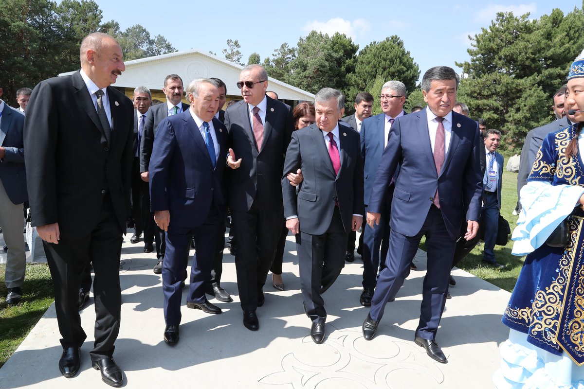 RTErdogan's tweet photo. Çolpan-Ata’da gerçekleştirilen Türk Konseyi 6. Devlet Başkanları Zirvesi’nde diğer üye ülke Devlet Başkanları ile birlikte, başta kendi para birimlerimizle ticaret önerimiz olmak üzere bölgesel ve küresel konuları değerlendirdik. https://t.co/OA9h1NMiDe