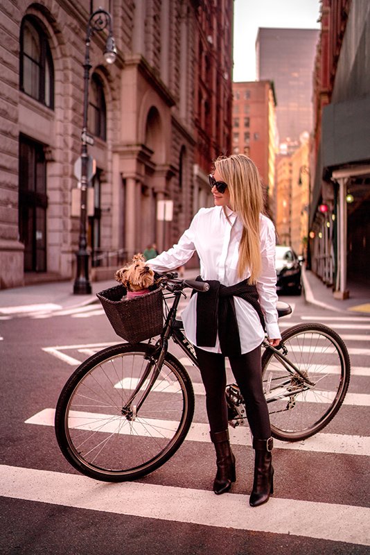 ferrarichristie's tweet photo. Who likes working out? Me personally, I prefer adding activity by walking or biking throughout my day. Today on the blog I’m sharing active wear from @Athleta to challenge you to be active during your work day! Read more: https://t.co/YQBnbSWTfJ #WorkInYourWorkout #ad https://t.co/A5czJjAXoK