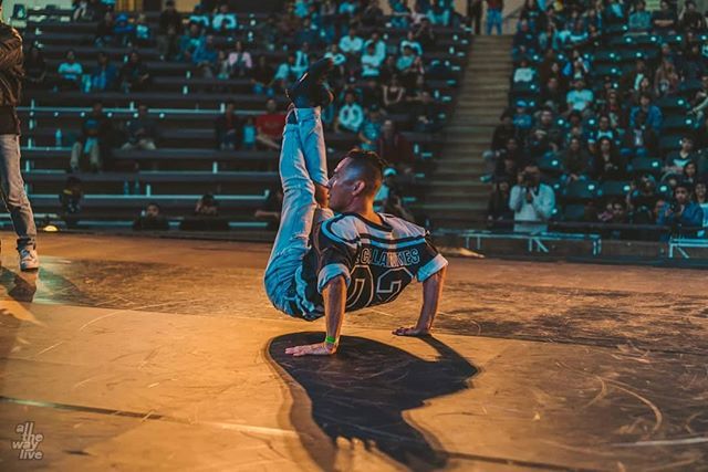 krysada_binly's tweet photo. Back in SD, it's Bootyful lol. Body is wrecked but I don't regret putting it all out there on the floor. Fun times dancing and battling this past weekend.
Photo by @jiwa.music
#bboy #bboys #bboylancer #thecalamities @killaforniacrew #naughtyboys #badwo… https://t.co/Dj8f4Yg0xp https://t.co/0Bg36HMBoM