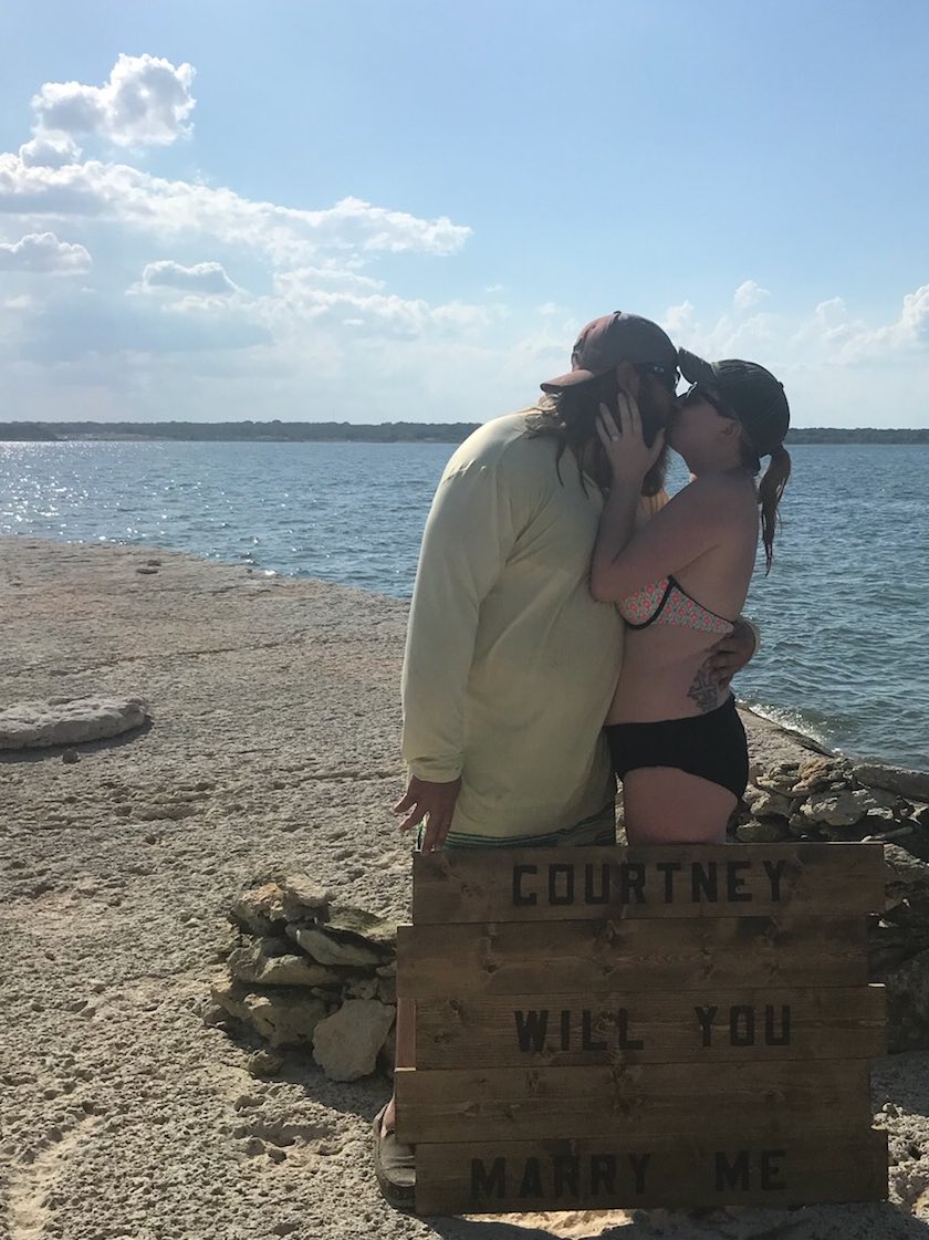 CourtneyIvison's tweet photo. My man put a ring on It!!! 😍 https://t.co/8P5hhHltL3