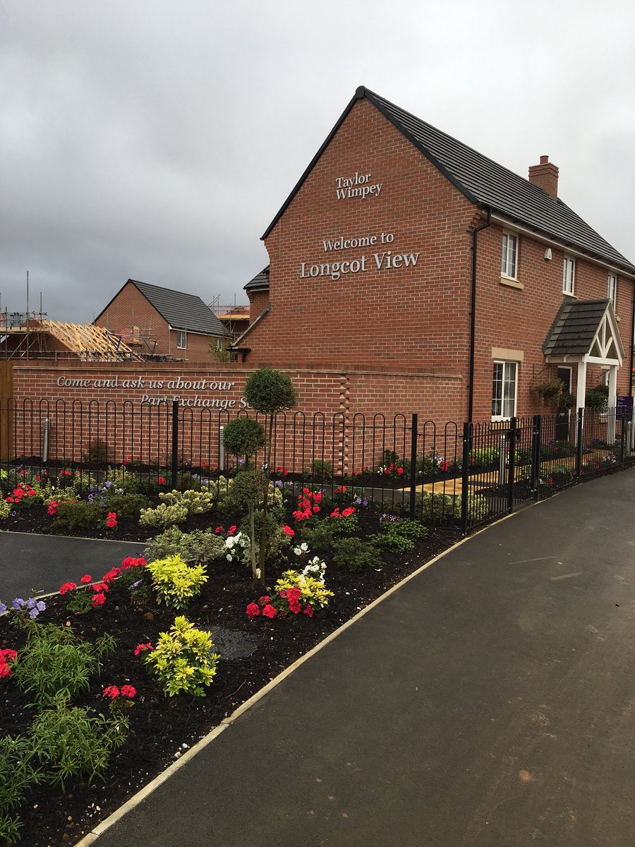 GPlanetGardens's tweet photo. The first day on the new Taylor Wimpey site at Shrivenham, Longcot View, a nice 64 plot site.

This 18month build contract is a nice addition to our other works and will help expand the company and work force.

🌱

#gardening #gardener #landscaping #landscaper https://t.co/HAt1OH0jNa