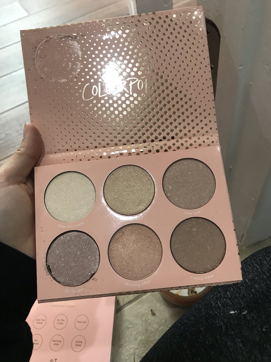 melvuwhit's tweet photo. I was looking forward to using my new @ColourPopCo highlighter palette but one of the pans is halfway falling out 😭 https://t.co/DpvxGVziDx