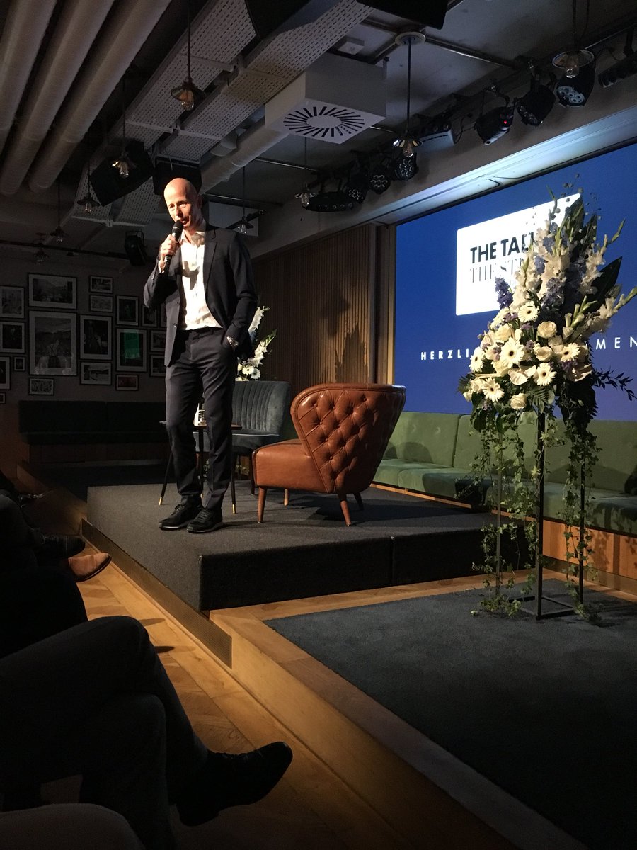 Marc_Maret's tweet photo. Gastgebern @ringier_ag und @helvetia @ #talkatthestudio welcoming Dr. Christoph Franz https://t.co/byQXgUzLbN