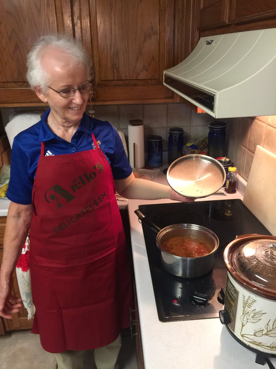 _kyrierikes's tweet photo. Ya’ll my grandmother is the cutest lady that I know. She had me take this picture to send to my Aunt because she missed her. https://t.co/5DmvDicsMk