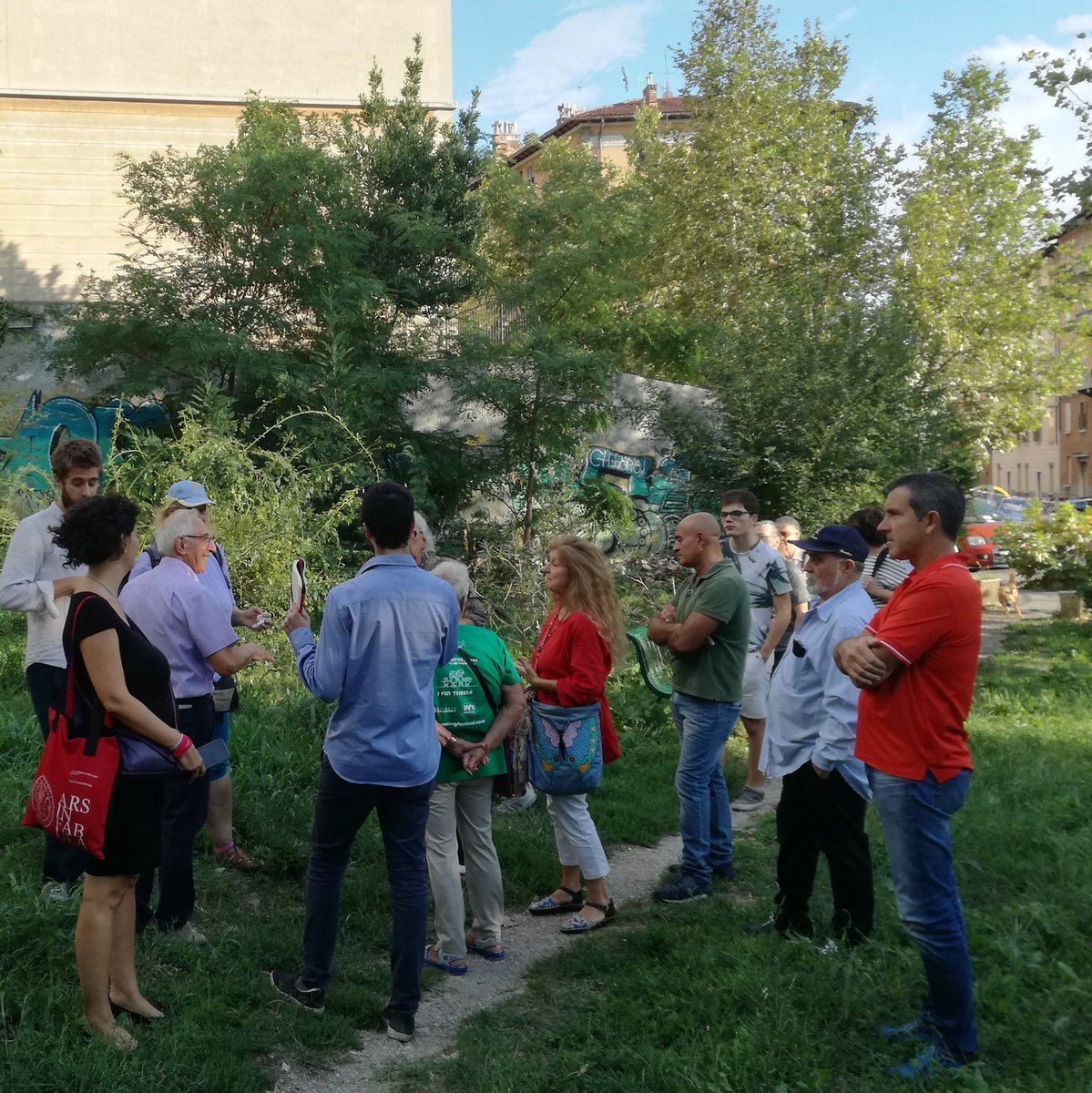 ENERGYweCARE's tweet photo. La sessione di progettazione partecipata sul giardino di Via Orlandini si è appena conclusa. Ora inauguriamo #PonzianaLab, la casetta del progetto #EnergyCare!
#cambiastile #Trieste https://t.co/v5LVy1Pu8b