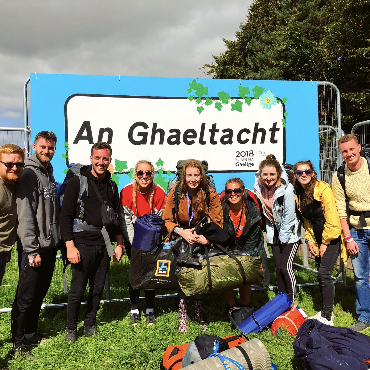 RaidioRiRa's tweet photo. An chéad ionad campála Gaeltachta ag @EPfestival riamh! Agus bhí an-chraic go deo againn ar fad!! 🏕 #gaeilge #electricpicnic #gaeilge2018 https://t.co/b5H2JVsBe4