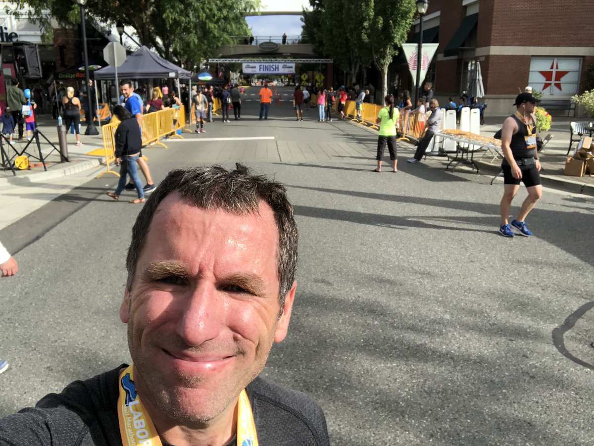 seattlesketcher's tweet photo. Started day on the right foot running #labordayhalf in #Redmond @OrswellEvents Happy Labor Day! https://t.co/65aE8yLlPc