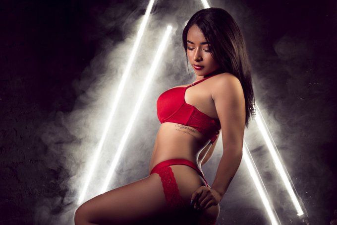 Passion 💄💋🌹 https://t.co/uwBSqsJL27