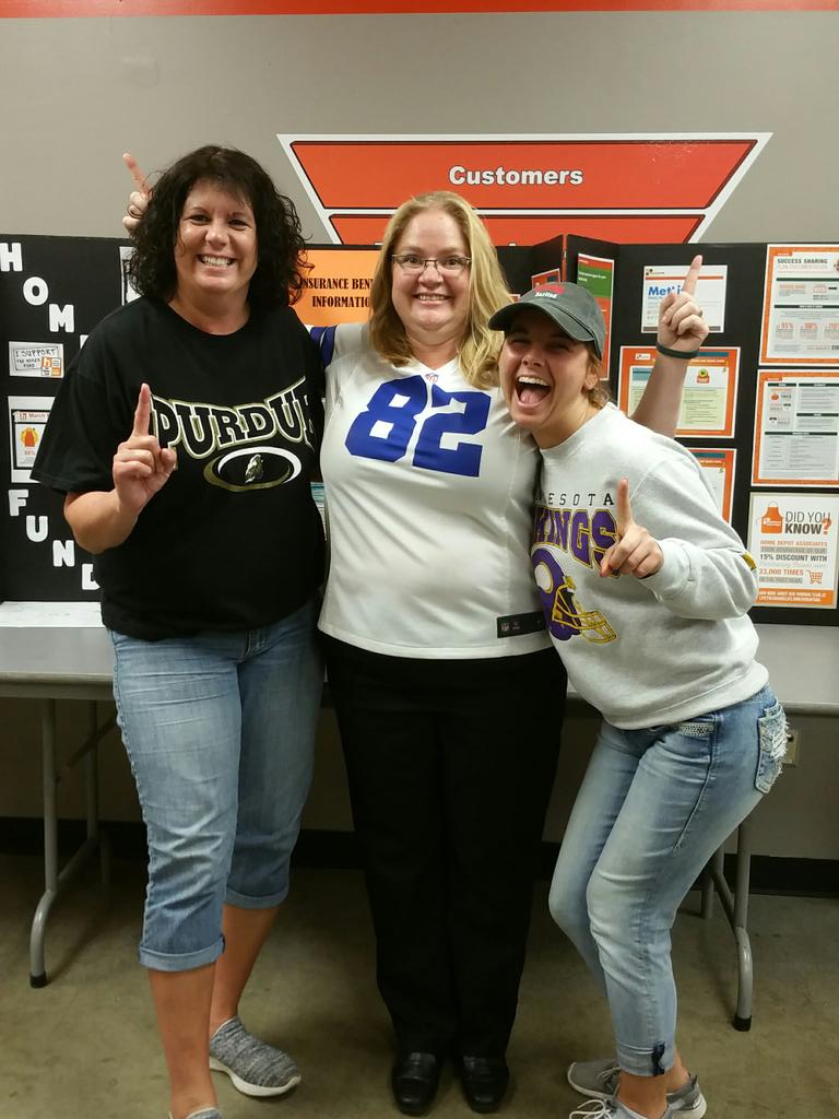 HWise001's tweet photo. Logansport is #1, sports gear. #D239SW https://t.co/jHW8YJups5