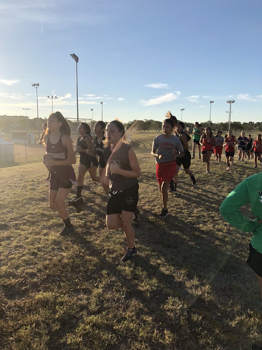 Hernandez_E23's tweet photo. My ❤️ belongs to 2 schools! HCISD &amp; PISD. Watching my young one, my Godson and my player run
. >>—XC—> https://t.co/4Cg7znxqfG