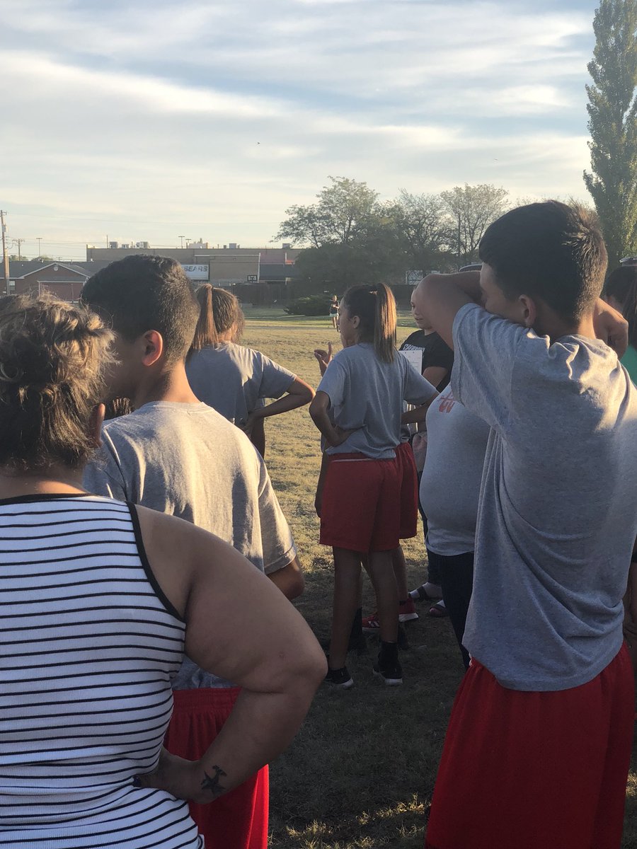 Hernandez_E23's tweet photo. My ❤️ belongs to 2 schools! HCISD &amp; PISD. Watching my young one, my Godson and my player run
. >>—XC—> https://t.co/4Cg7znxqfG