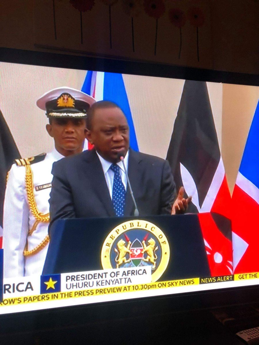 CMChileshe's tweet photo. Hold up...#MeanwhileMonday #Africa #President https://t.co/RyE8rmOHPV